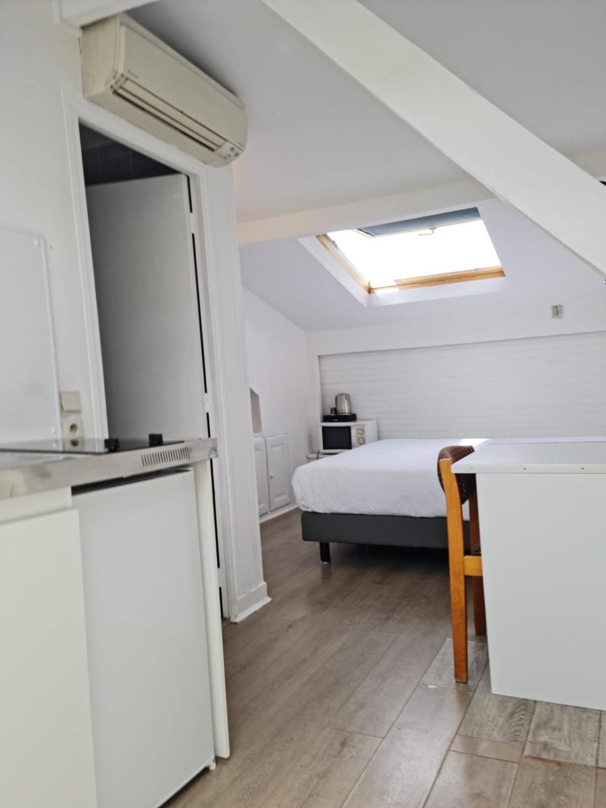 Panam Hotel Paris Gambetta- Place Gambetta-Mairie Du 20 Emme Eksteriør bilde