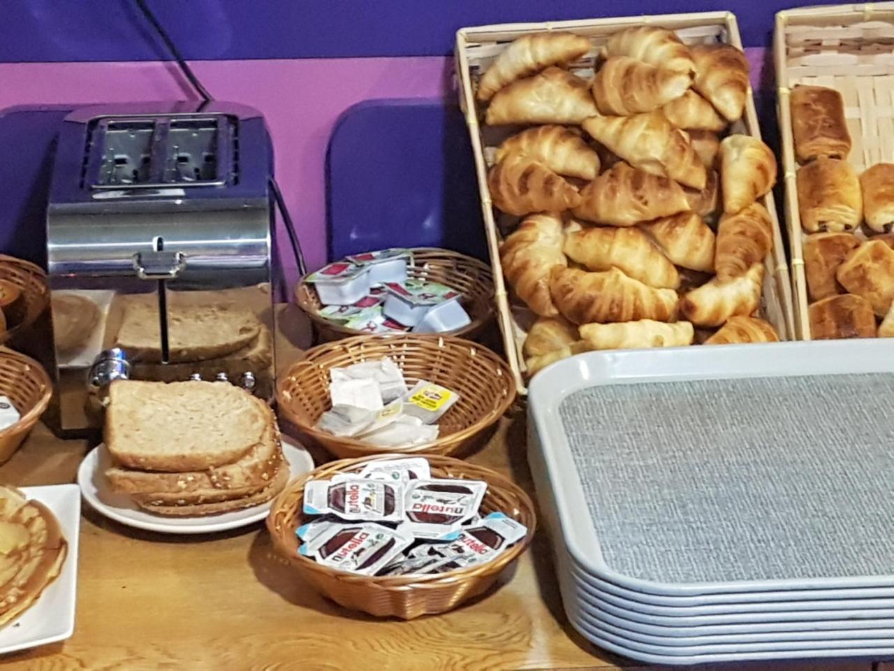 Panam Hotel Paris Gambetta- Place Gambetta-Mairie Du 20 Emme Eksteriør bilde